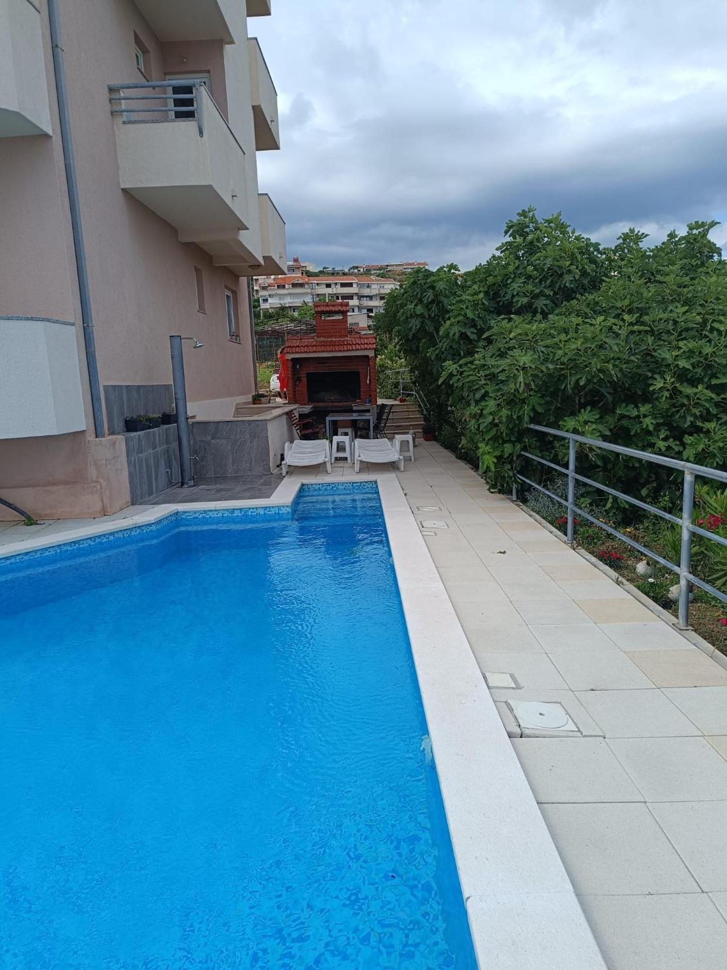 Apartment Lo - With Swimming Pool Split Eksteriør bilde